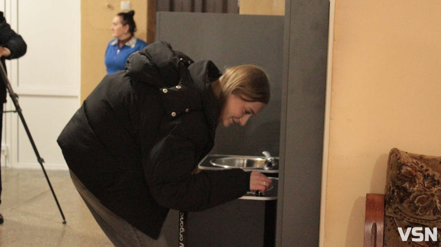 У луцьких школах та дитячій поліклініці встановили станції очистки води