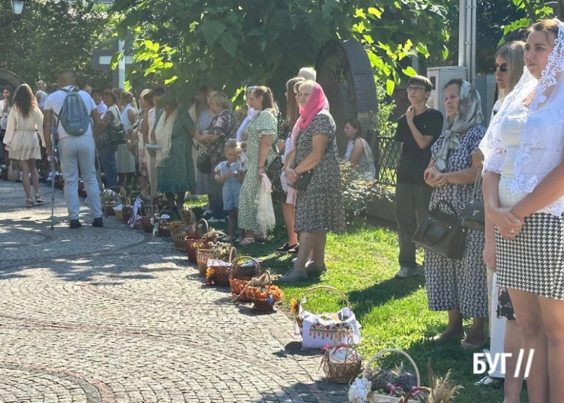 З кошиками до храму: як на Волині відзначають Яблучний Спас