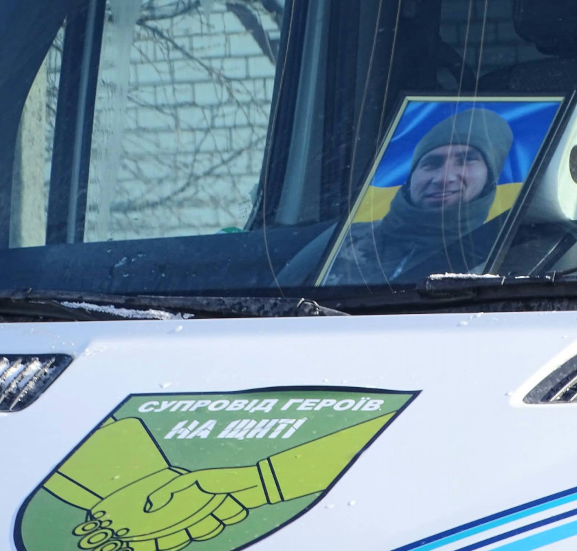 Понад рік родина жила між надією і болем: на Волині попрощалися з воїном Романом Махнюком