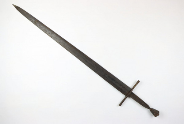 У Луцьку зберігаються стародавні мечі інкрустовані золотом