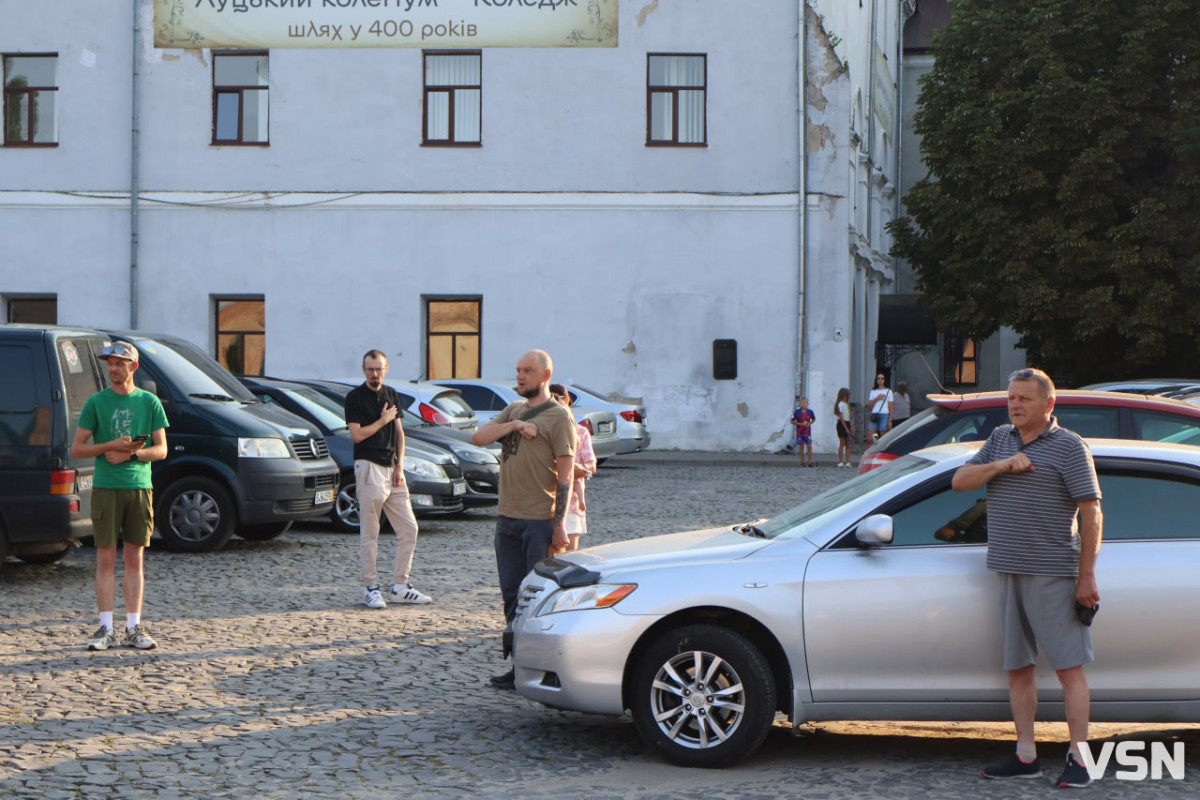«Я взагалі не очікував, що повернуся»: у Луцьку зустріли звільненого з російського полону захисника Олександра Пришка