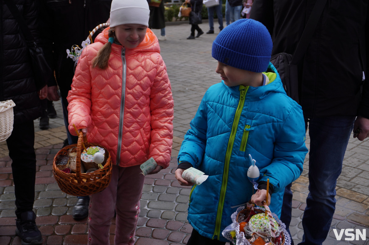 Як у Луцьку освячують Великодні кошики? Фоторепортаж