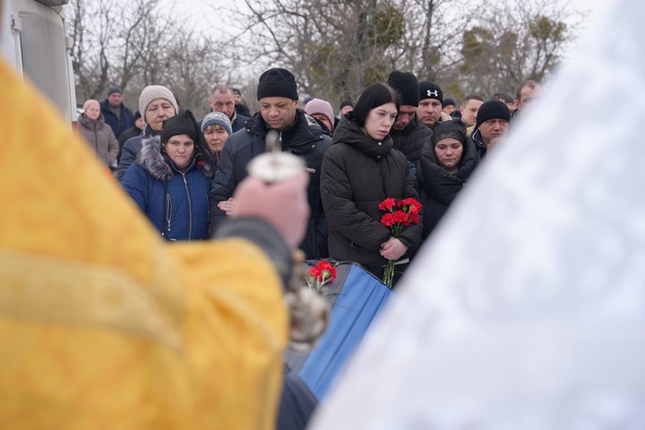 На Харківщині попрощалися з Григорієм Шикулою і його трьома дітьми