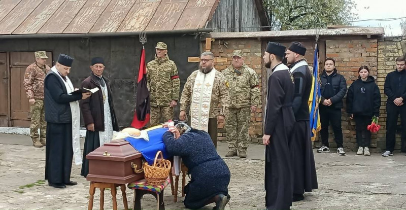 У липні став до лав захисників, а в листопаді - загинув: біля Луцька поховали Героя Миколу Андрійчука, який вважався зниклим безвісти