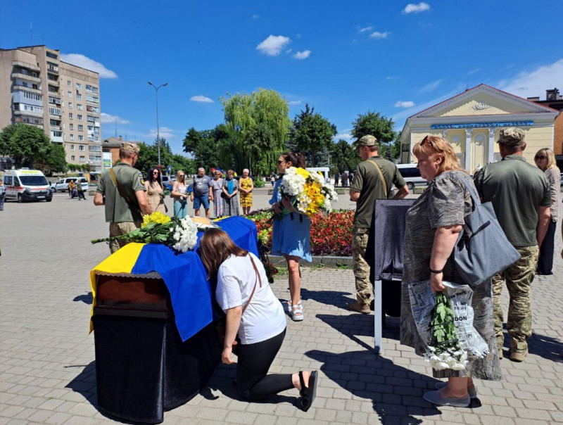 Понад 20 місяців вважався зниклим безвісти: на Волині попрощались із захисником Олександром Шевченком