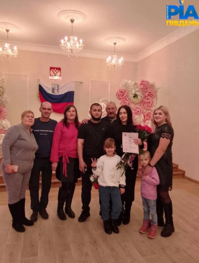 Вчителька з України вийшла заміж за рашиста, а його взяли у полон