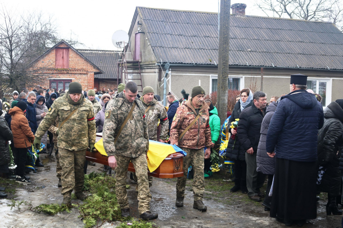 Пів року вважали зниклим безвісти: на Волині всім селом прощалися з 31-річним Героєм Іваном Майструком. Фото