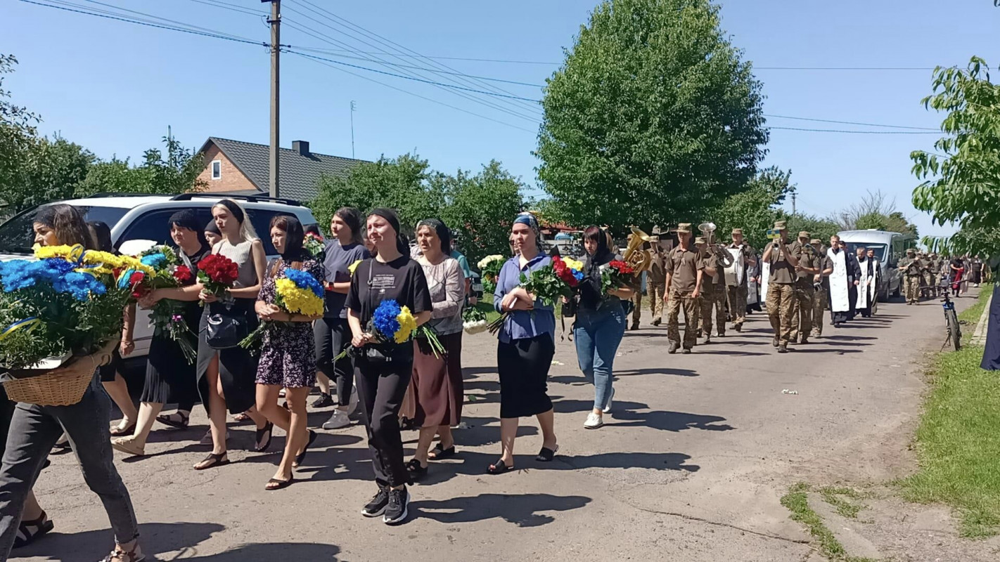 Син втратив батька: на Волині прощались з Героєм Миколою Генелюком