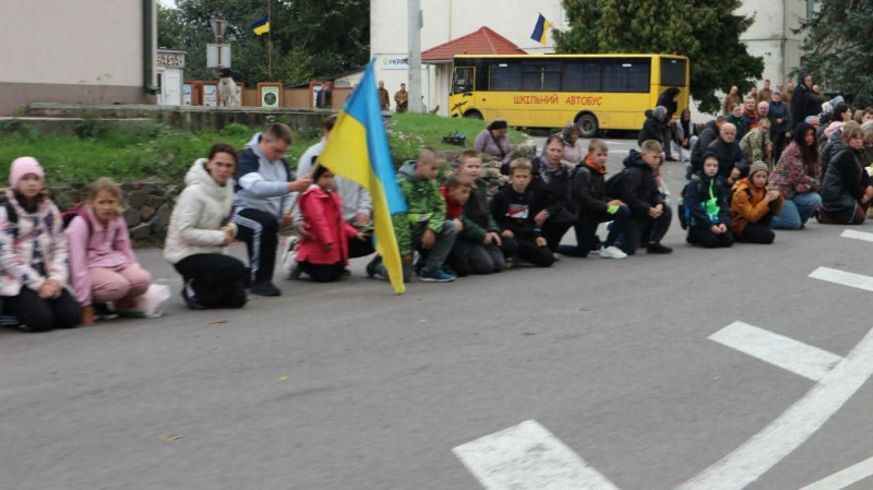 Понад рік і сім місяців невідомості: на Волині провели в останню путь Героя Івана Міневича