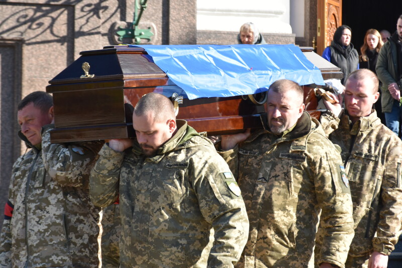 Загинув у Курській області: у Луцьку попрощалися із захисником України Дмитром Бондаренком