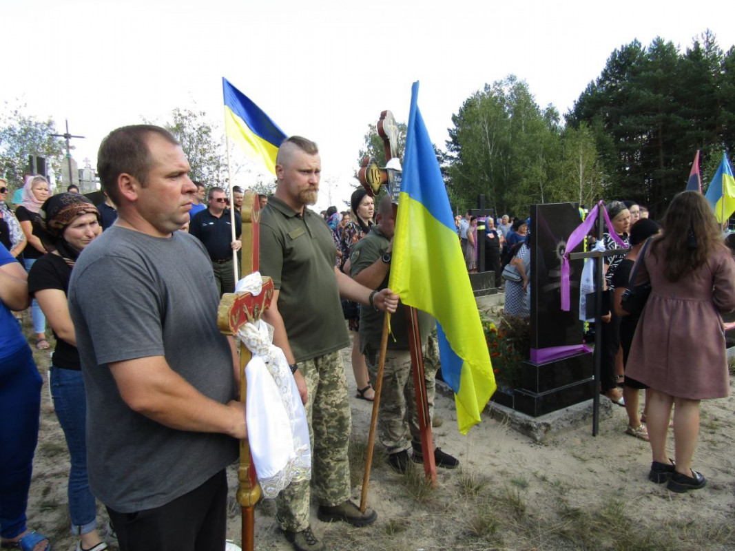 В один день громада прощається відразу з трьома Героями: на Волині поховали молодого захисника Олега Новосада