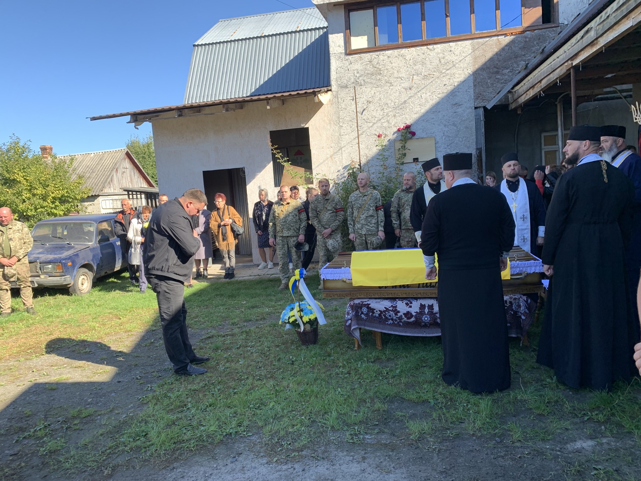 Без батька залишилися двоє синочків-школяриків: на Волині попрощались з Героєм Ігорем Богомазюком