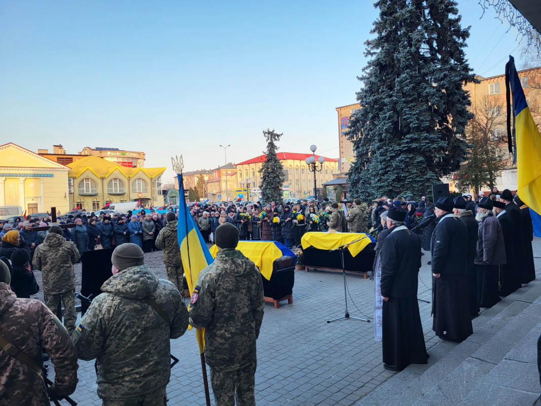 Два прощання в один день: на Волині в останню дорогу провели Героїв - Олега Сахарчука та Олександра Турчика