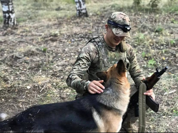 «Бути дружиною азовця - це важко»: лучанка чекає свого чоловіка з полону