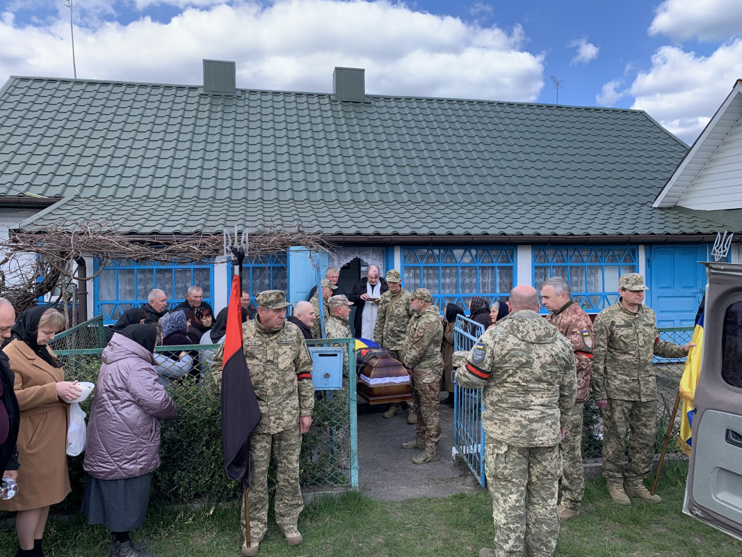 Рівно через рік після загибелі на Волині провели в останню дорогу Героя Юрія Камця