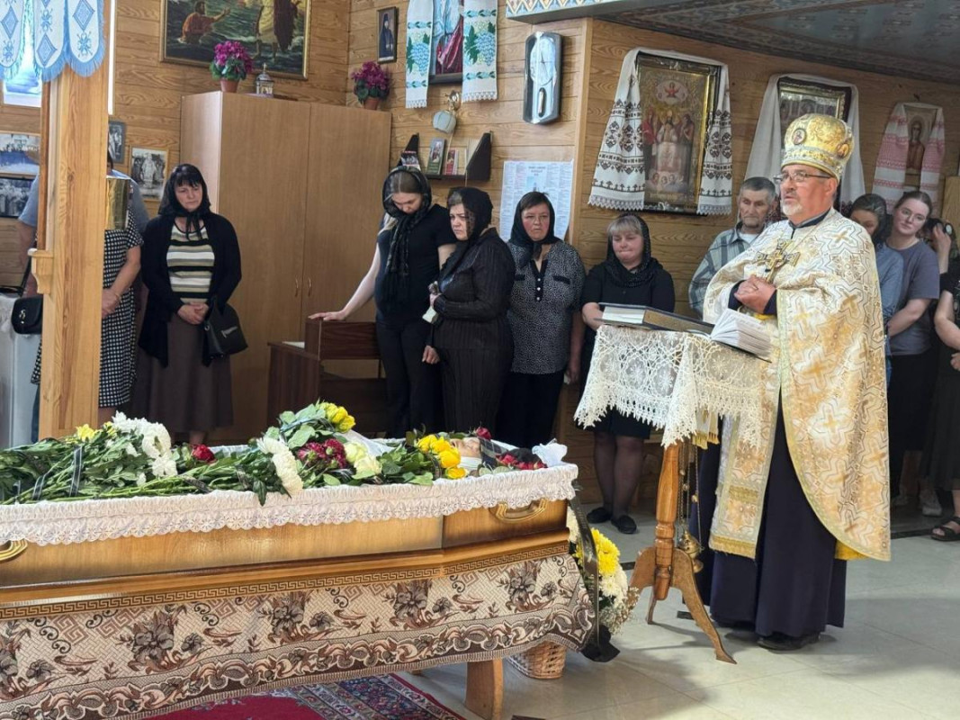 На Волині в останню дорогу провели поліцейського Миколу Сидорука