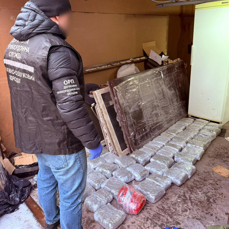 Наркобізнес на мільйони: волинянин разом з одеситами та киянами організував збут наркотиків