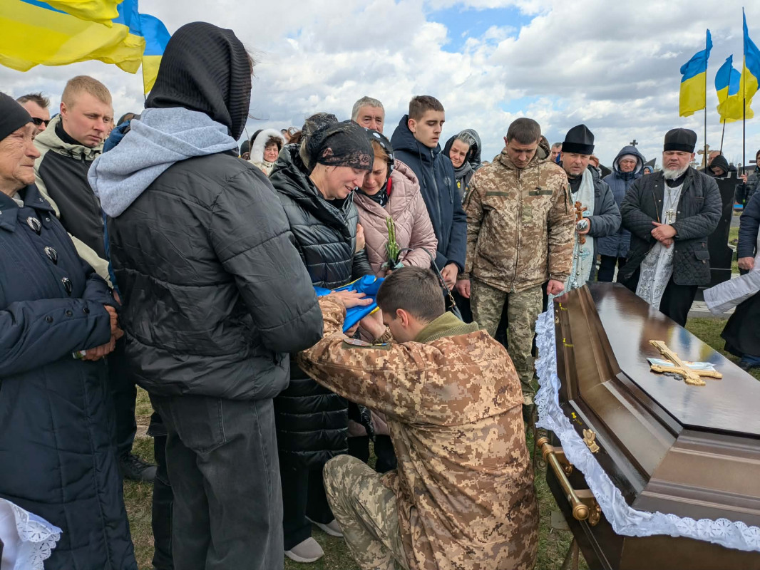 Герою назавжди 50: на Волині в останню дорогу захисника Володимира Омельчука