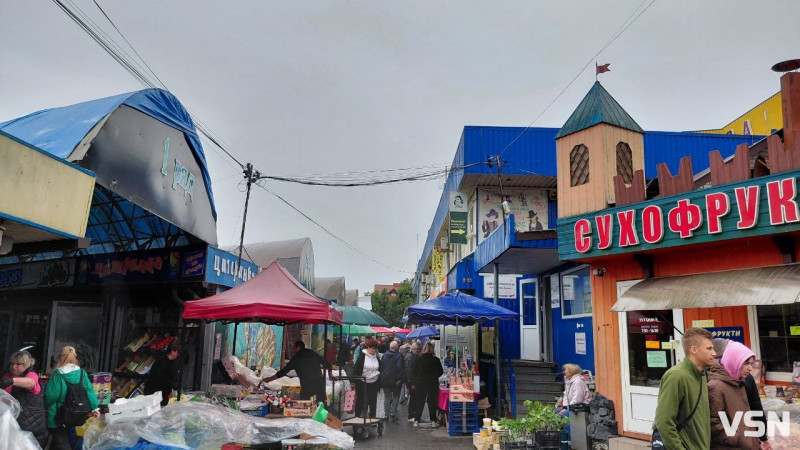Дорожча за м'ясо: скільки коштує черешня на ринку у Луцьку?