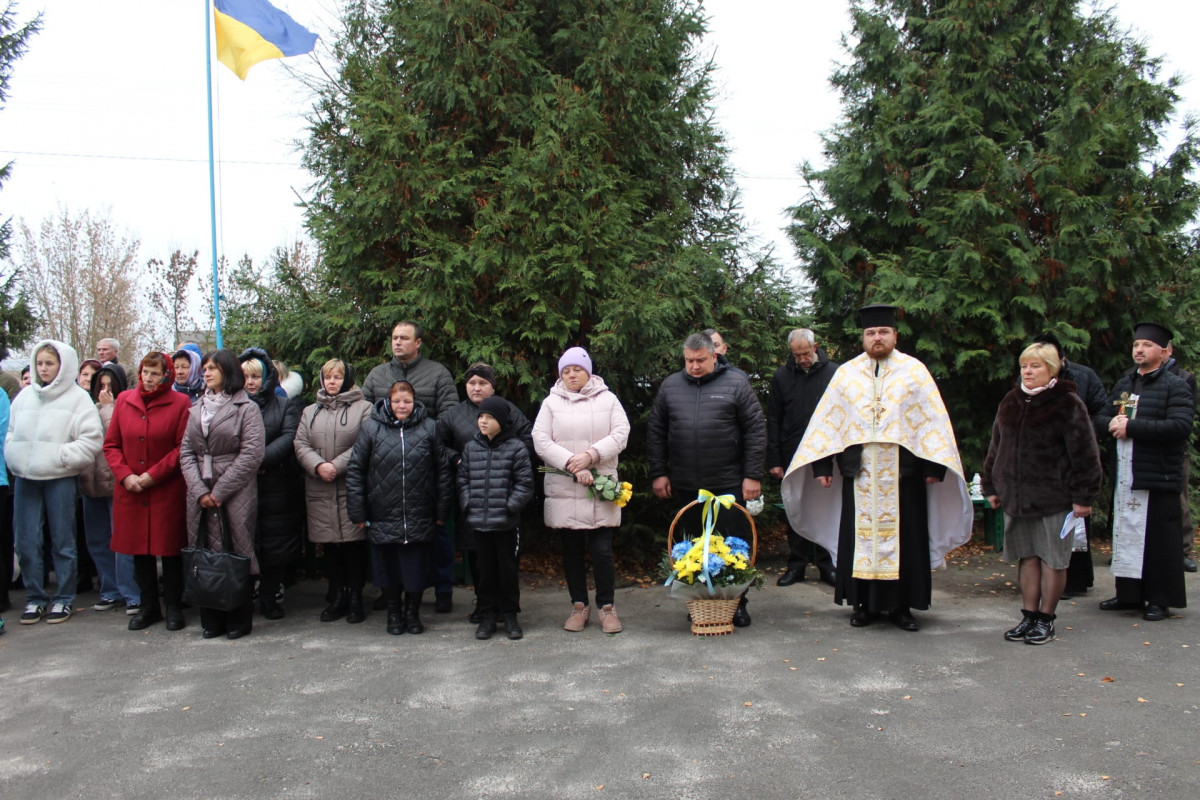 Йому було тридцять три: на Волині відкрили пам'ятну дошку молодому Герою Володимиру Пахольчуку