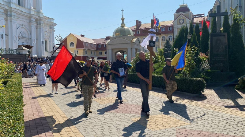 Загинув у 33 річницю Незалежності України: на Волині попрощалися із Героєм Андрієм Саком