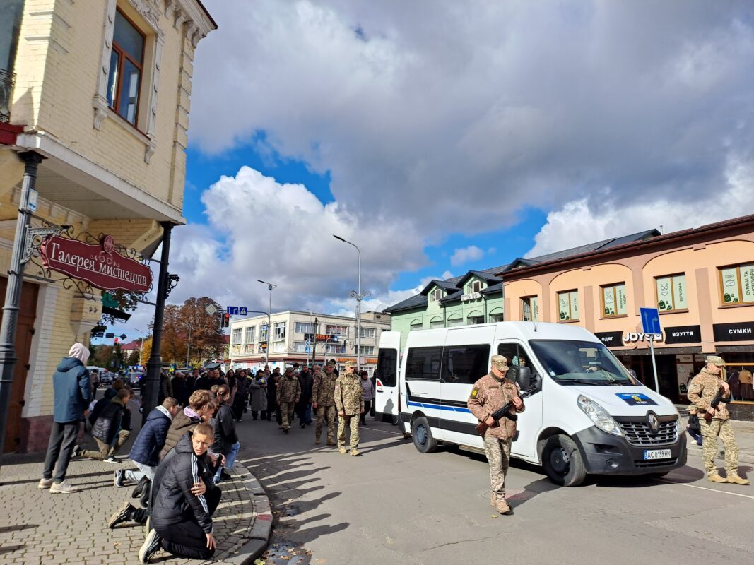 Ще один синьо-жовтий стяг злетів над могилою Героя: на Волині попрощалися із Сергієм Панасюком