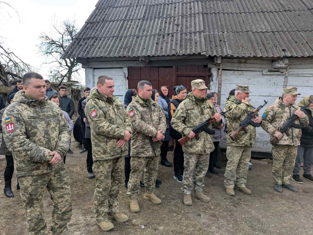 Майже два роки вважався зниклим безвісти: на Волині попрощалися з молодим захисником Дмитром Шудрою
