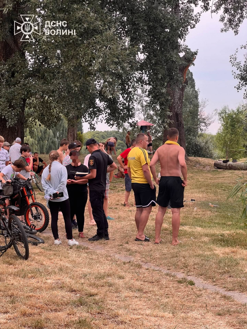 Шукали майже 20 годин: у Луцьку з водойми дістали тіло молодого хлопця