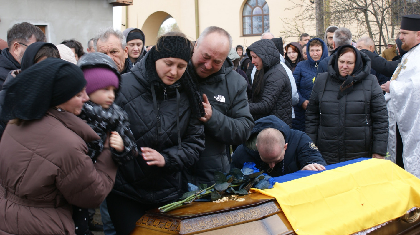 До останнього подиху – за Україну: у Луцькому районі попрощалися з Героєм Сергієм Мандзюком  