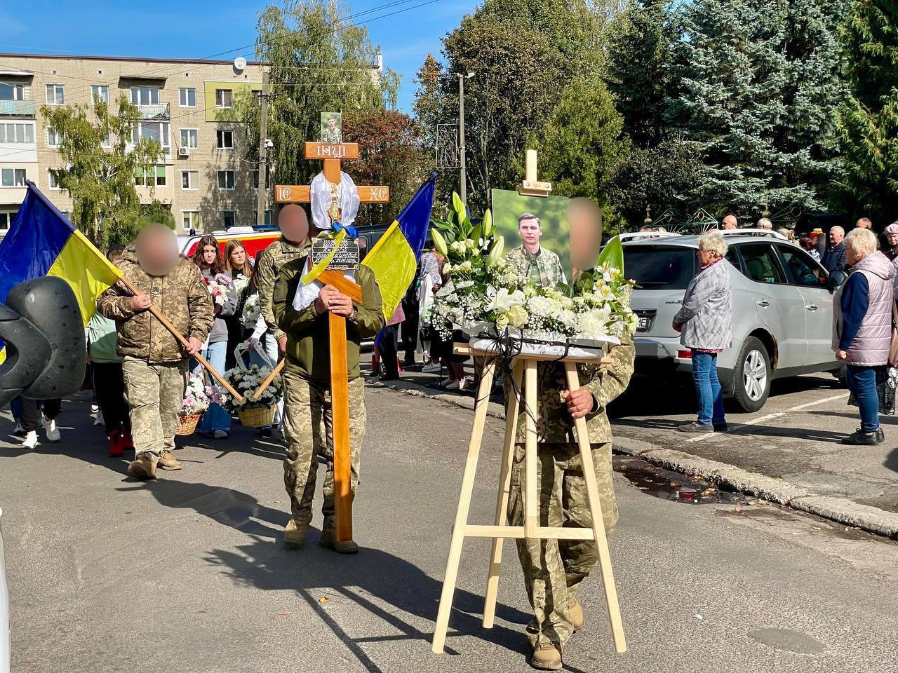 Вдовою залишилася дружина, осиротіли дві донечки: на Волині попрощалися з Героєм Андрієм Шевчуком