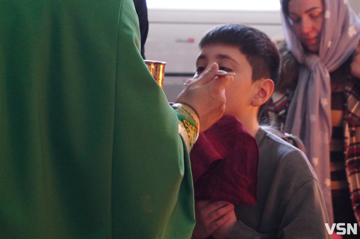 Сотні вірян прийшли освячувати вербу у головний собор Луцька. Фоторепортаж