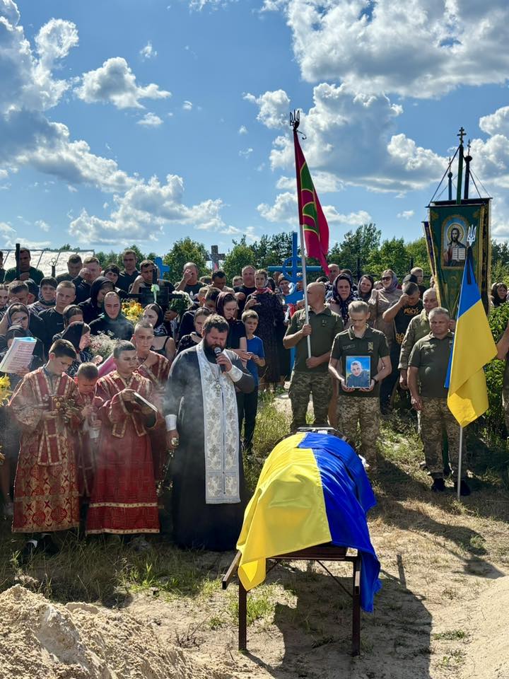 Загинув унаслідок авіаційного удару: на Волині попрощались з Героєм Дмитром Калінчуком