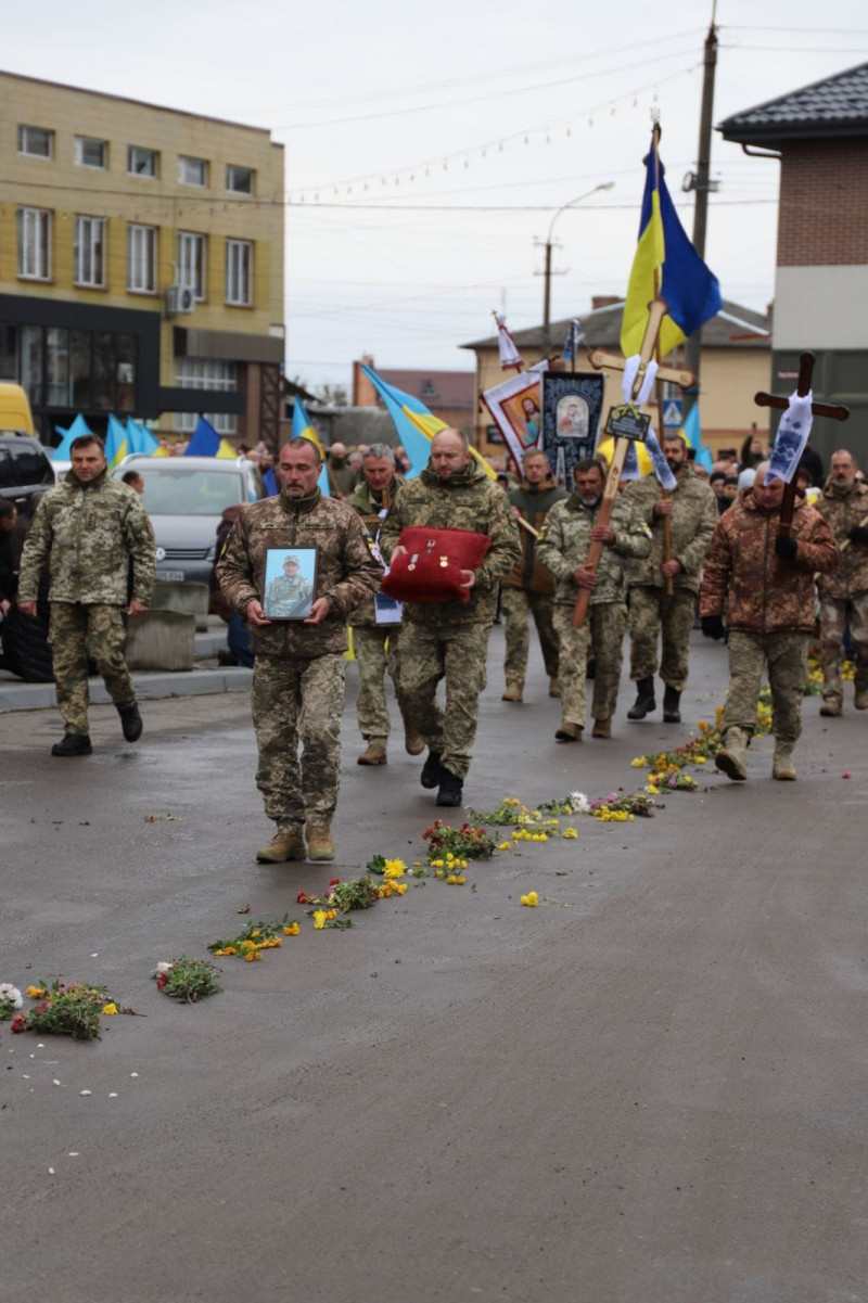 Загинув у бою на Харківщині: на Волині провели в останню дорогу Героя Сергія Лесика. Відео