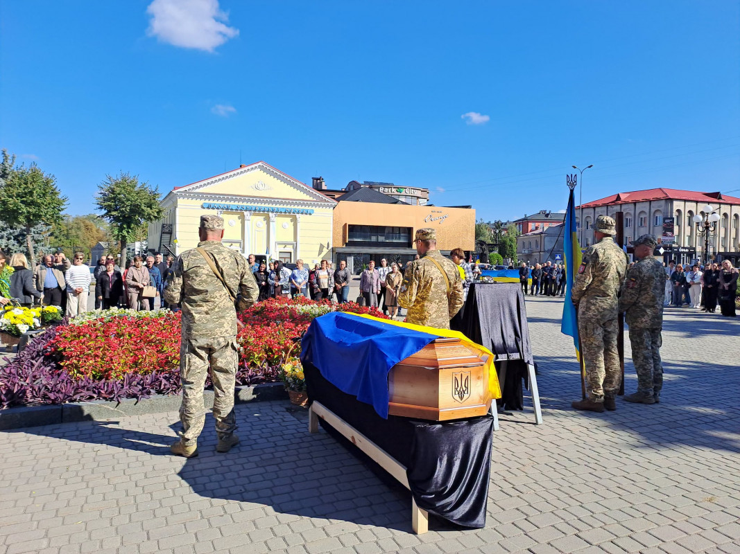 Йому назавжди 37: на Волині попрощалися із полеглим захисником Дмитром Бондаруком
