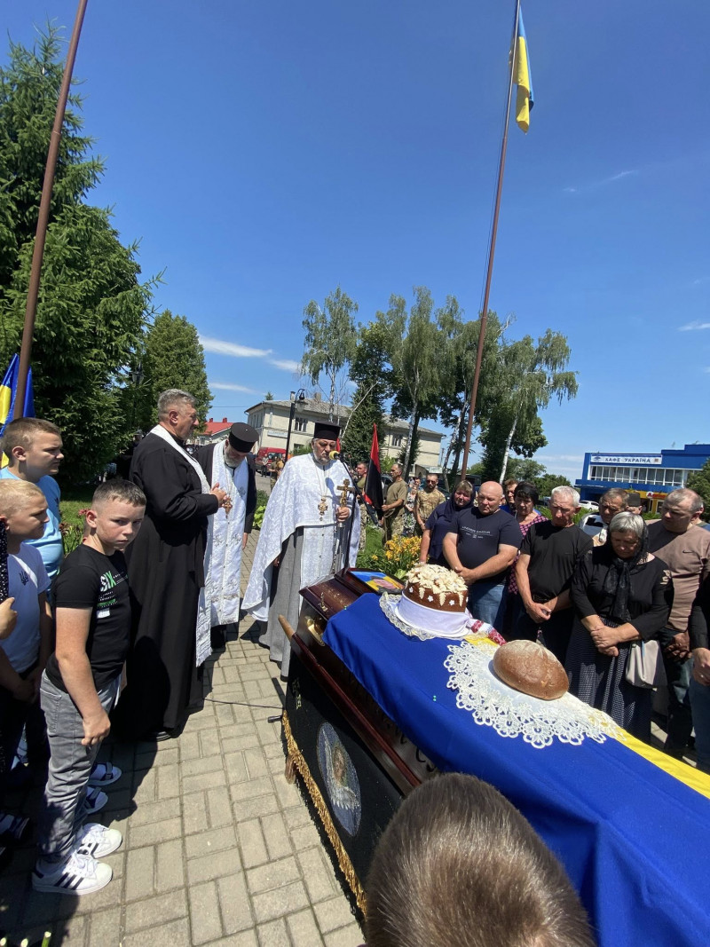 Більше року вважався зниклим безвісти: на Волині попрощались із 27-річним Героєм Костянтином Смірновим