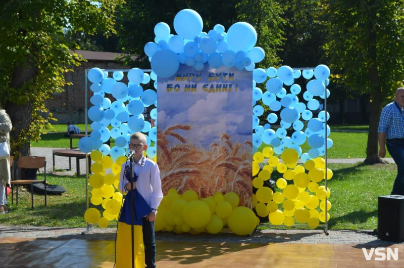 В місті на Волині на благодійному святі зібрали майже 150 тисяч гривень для ЗСУ. Фоторепортаж