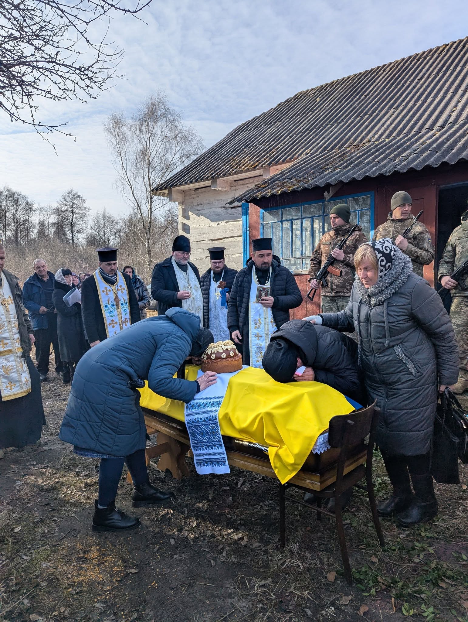 «Ввечері запитав, як справи, а на ранок його уже не стало»: на Волині попрощалися із 36-річним Героєм Євгенієм Гутевичем