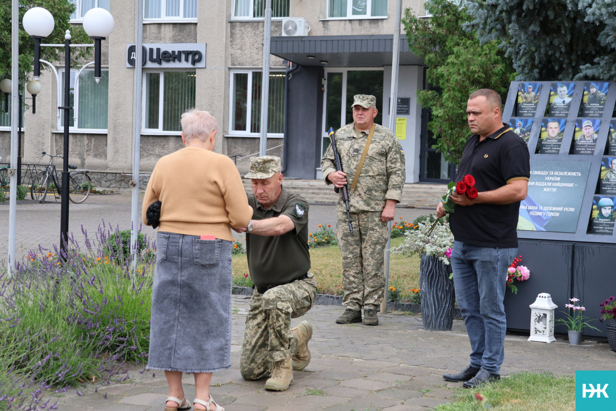 У громаді на Волині рідним полеглим Героїв вручили їхні посмертні нагороди