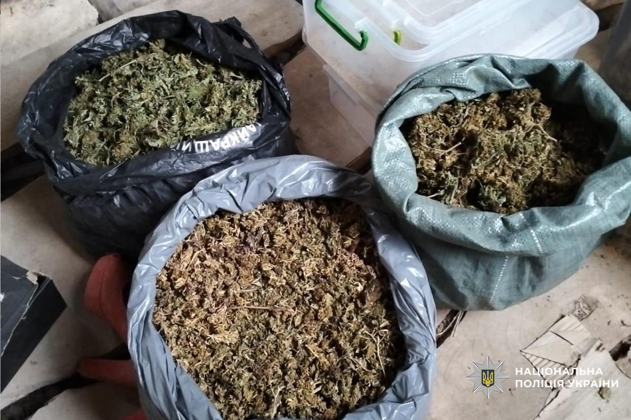 На Волині подружжя ховало наркотики у кондитерські вироби