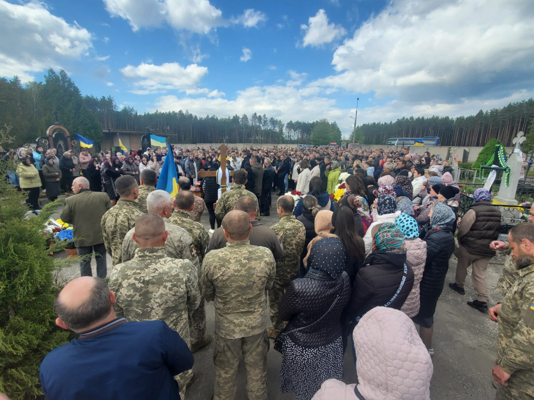 Троє синів втратили батька: на Волині попрощались з Героєм Миколою Кураном