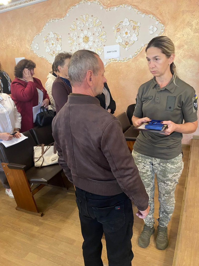 «Хрест Доблесті» та «Комбатантський хрест»: родинам двох воїнів із Волині передали посмертні нагороди