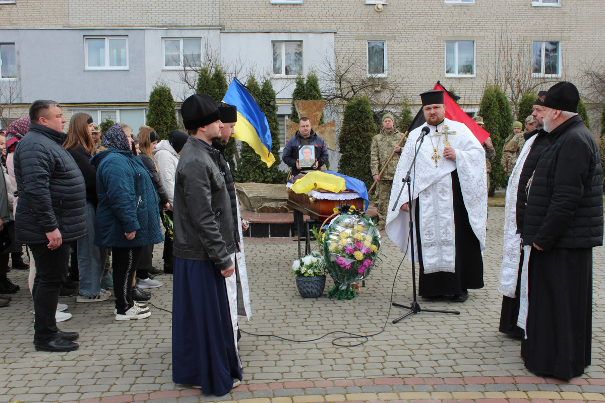 Півтора року невідомості: на Волині попрощалися із загиблим на Курщині Валентином Волошиним