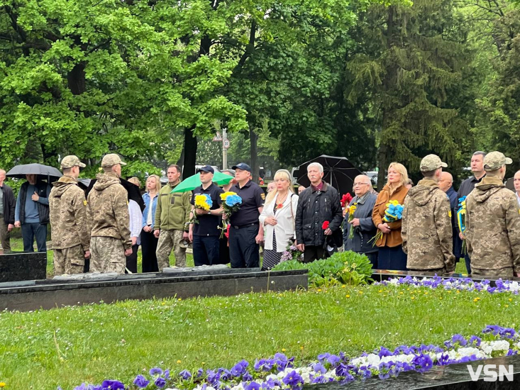 «Згадуємо невинно убієнних червоною і коричневою чумою українців»: у Луцьку вшанували пам’ять загиблих у Другій світовій війні