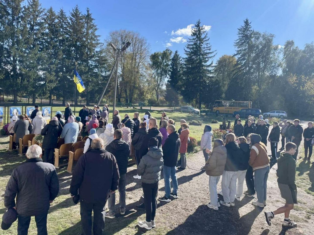 Герої поруч із нами: у волинській громаді урочисто відкрили алею Слави