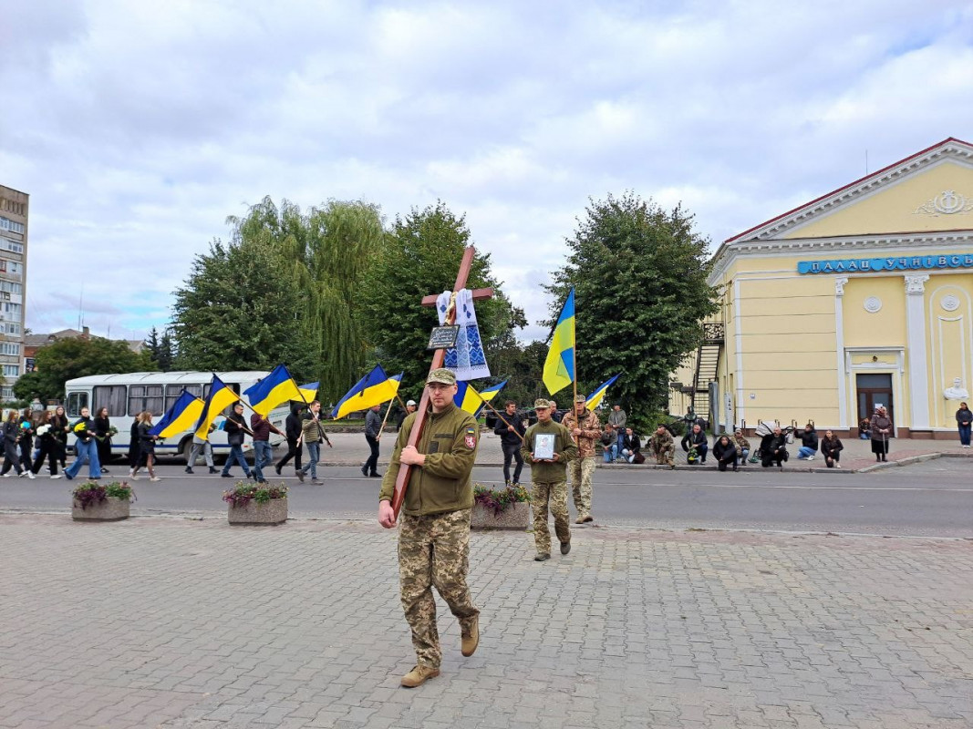 Дві донечки втратили батька: на Волині попрощалися з Героєм Михайлом Дудинцем