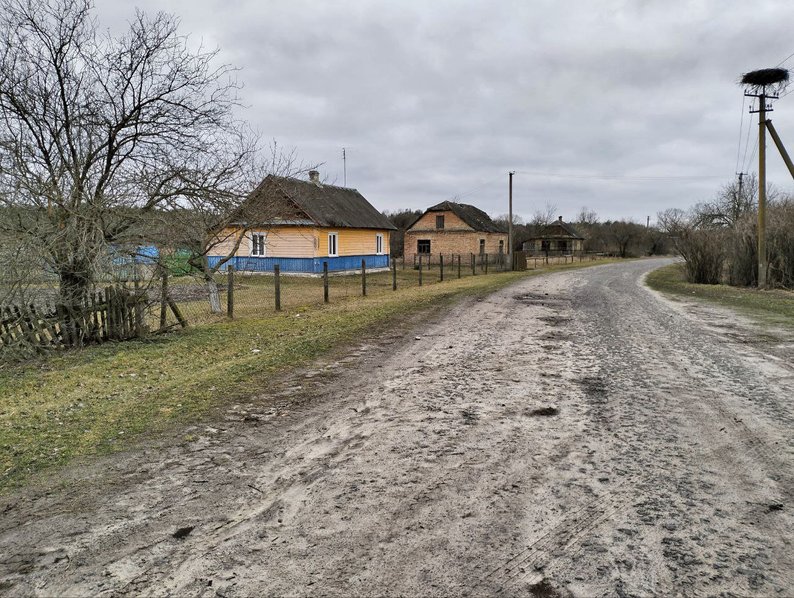 Молодь виїхала, чоловіків немає: як виживає прикордонне село на Волині