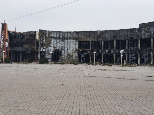 «У Маріуполі темно щодня, навіть якщо є сонце»: показали жахливі руйнування міста
