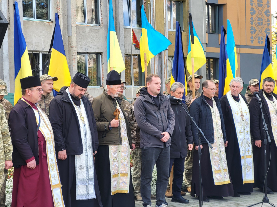 Не дочекався народження дитини: на Волині попрощались з Героєм Леонідом Семенюком