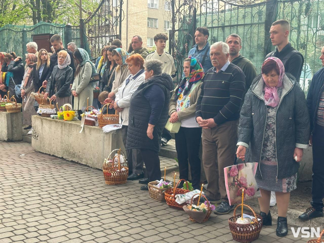 У Луцьку освятили паски в храмі Святого Великомученика Юрія Переможця ПЦУ. Фото