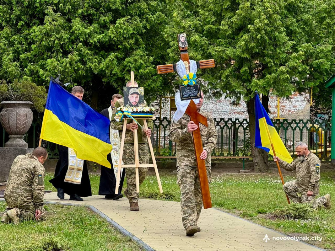 Понад 2,5 року вважався зниклим безвісти - на Волині попрощалися з Героєм Олександром Обабком